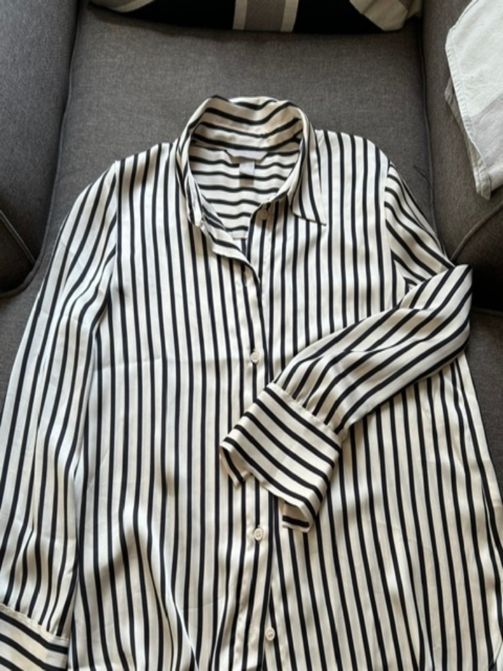 H&M black and cream blouse (M)